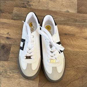 GBG Los Angeles White and Black Sneakers